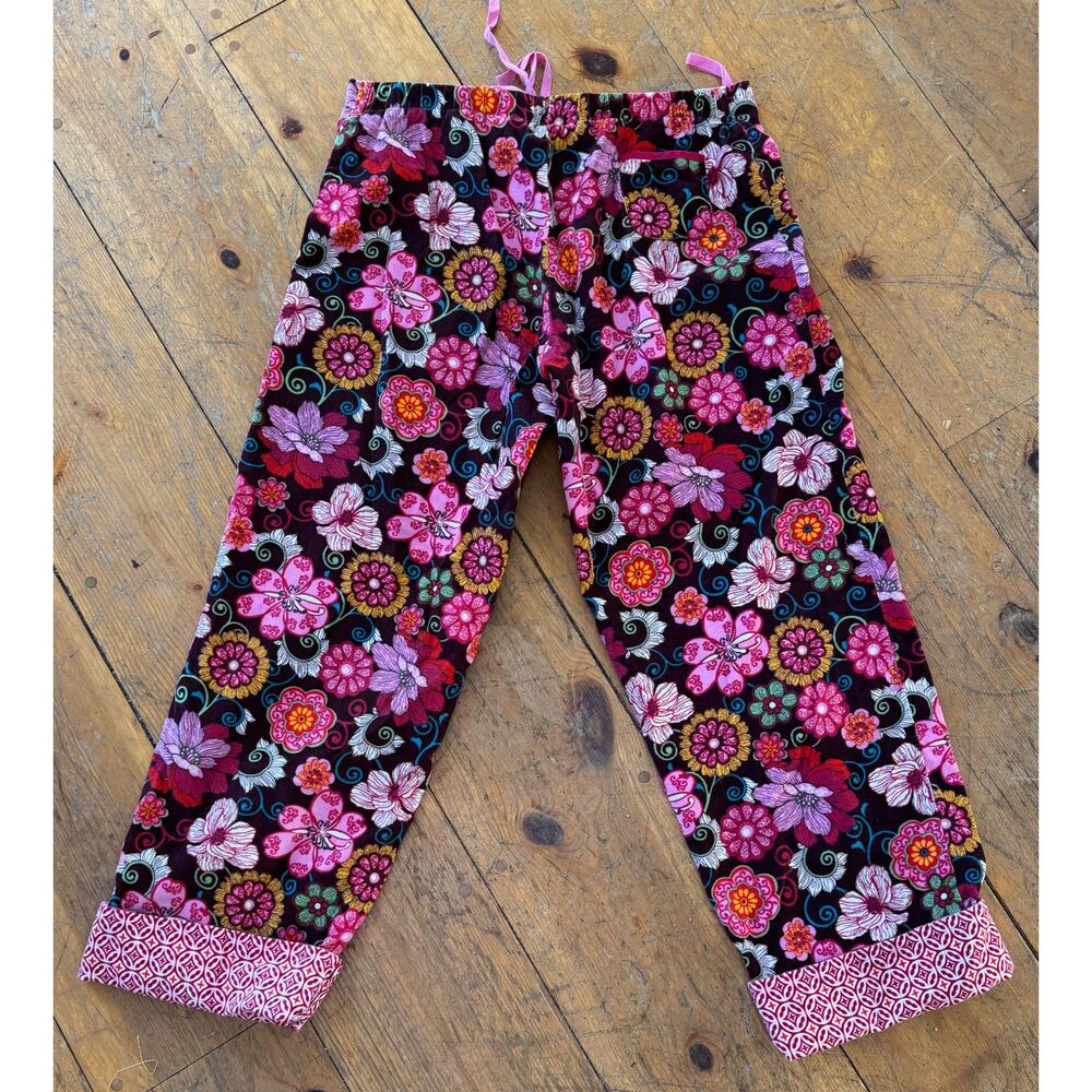 🌸🌺Vera Bradley Floral Corduroy Stretch Pants Size SMALL
Excellent Condition!!!